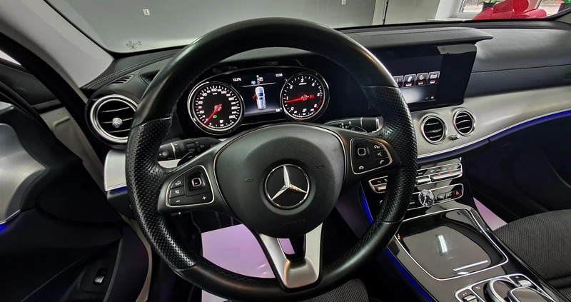 Mercedes-Benz Klasa E cena 89900 przebieg: 193000, rok produkcji 2017 z Grybów małe 631
